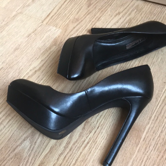 New! Bcbgeneration black platform stilettos - Picture 2 of 8